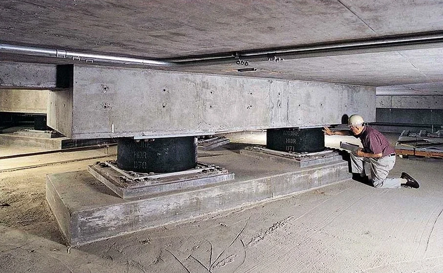 Erdbebenisolationsbemessung in Furth: Baugrundbewertung für seismische Schutzkonzepte